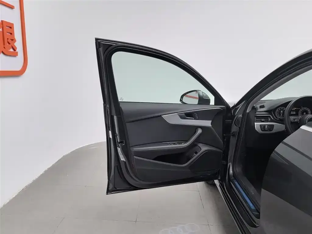 Audi A4L 2022 из CN, фото 2
