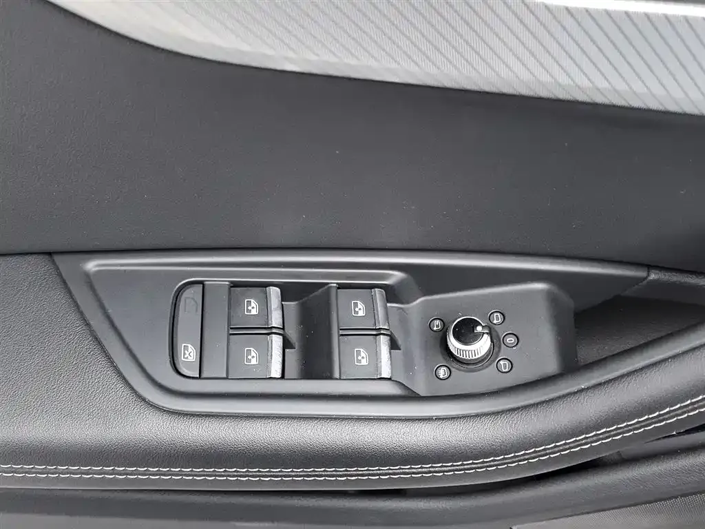 Audi A4L 2022 из CN, фото 8
