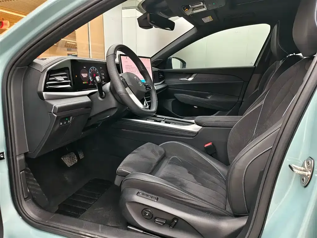 Volkswagen Passat 2024 из CN, фото 3