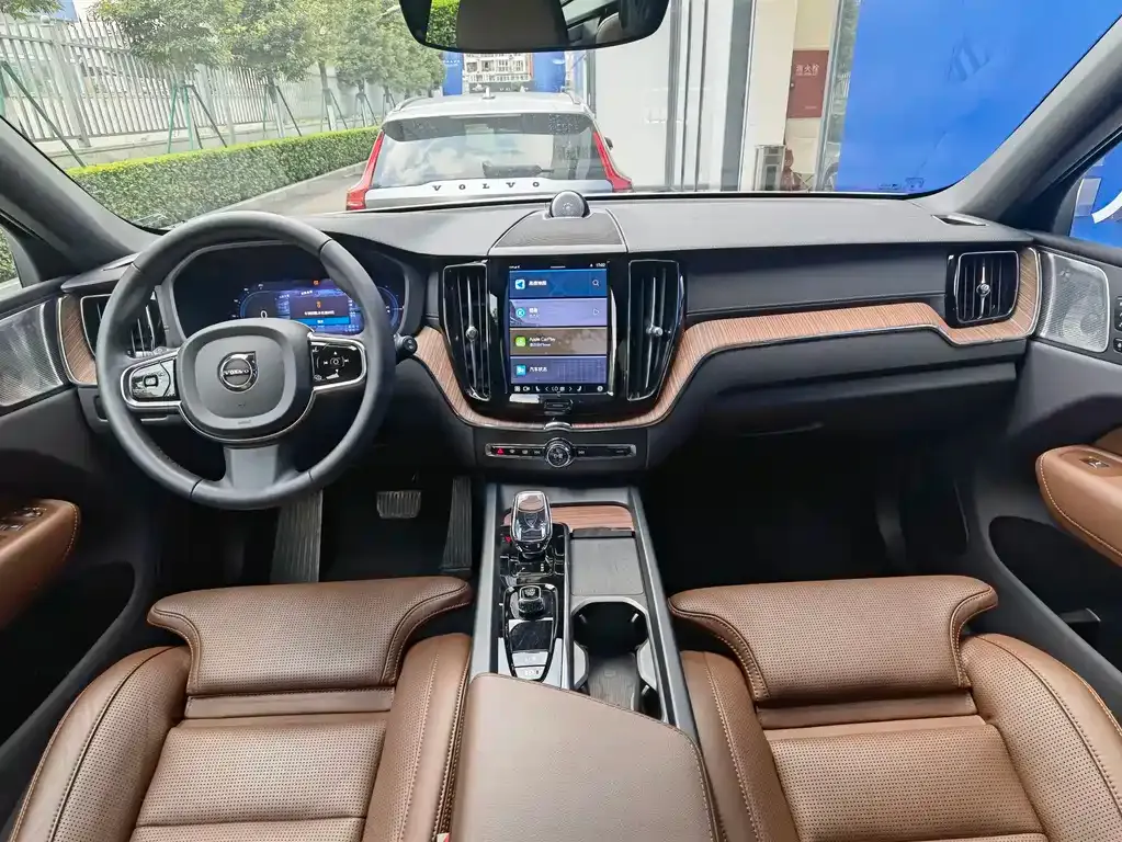 Volvo XC60 PHEV 2024 из CN, фото 2