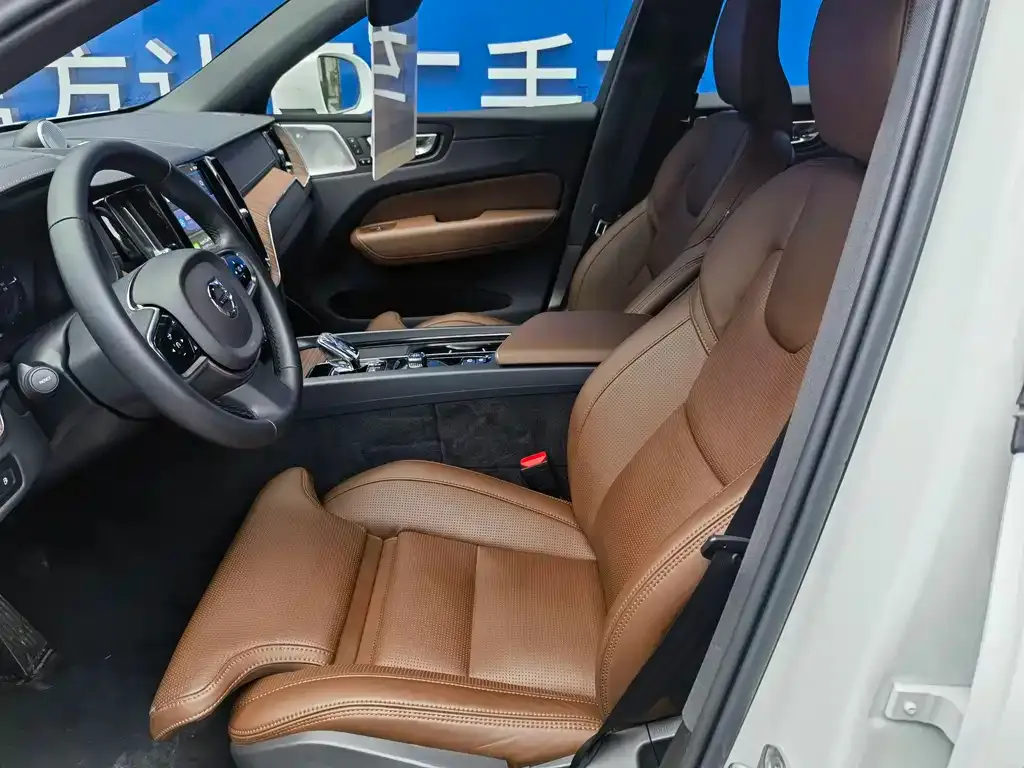 Volvo XC60 PHEV 2024 из CN, фото 4