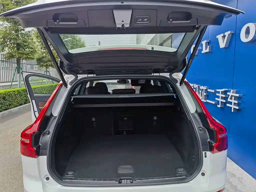 Volvo XC60 PHEV 2024 из CN, фото 9