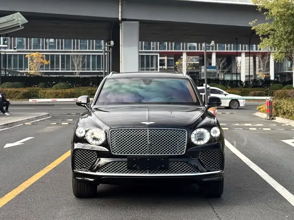 Bentley Bentayga — фото 1