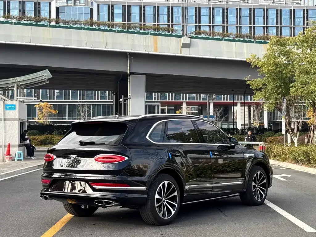 Bentley Bentayga — фото 8