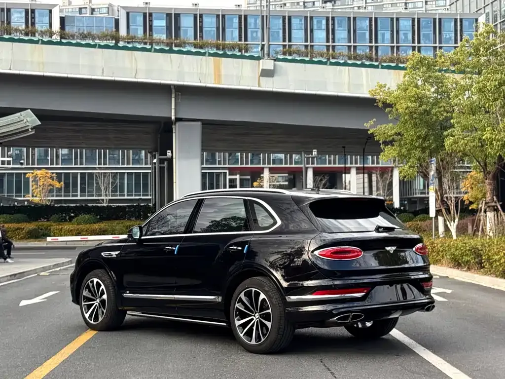 Bentley Bentayga — фото 5