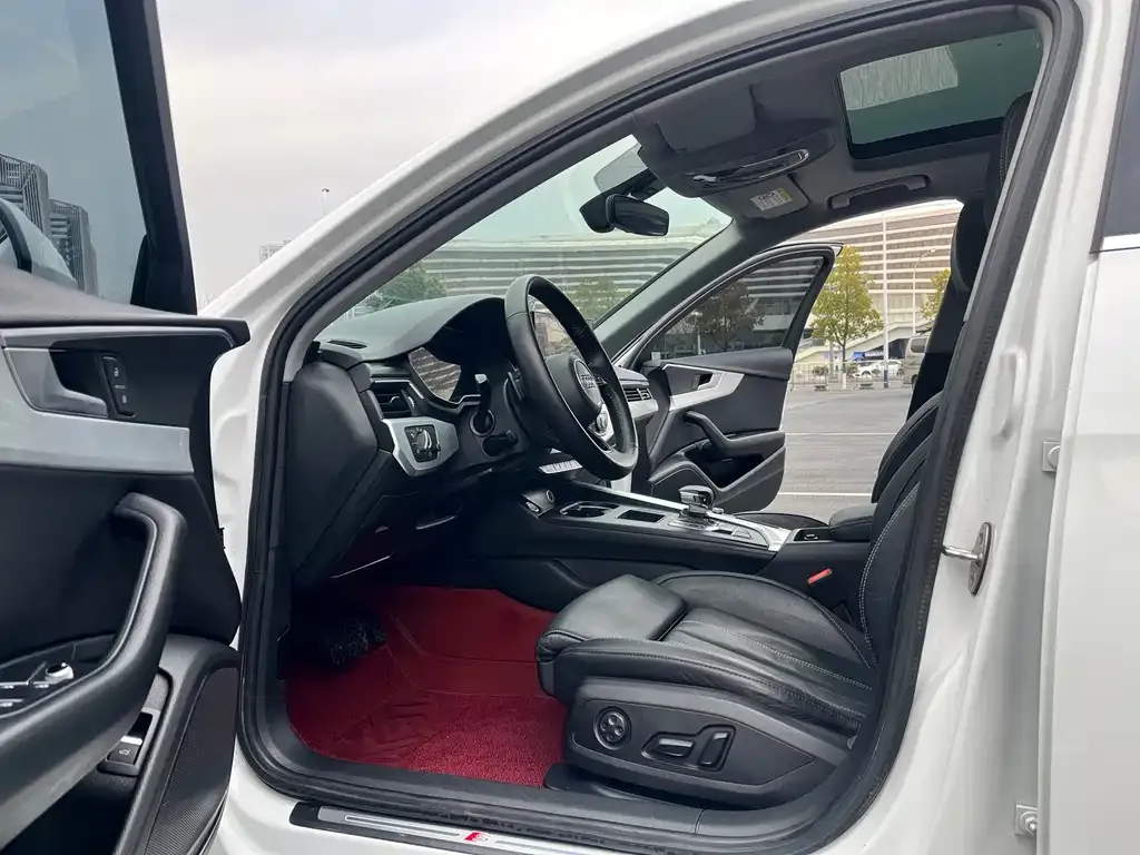 Audi A4L 2021 из CN, фото 3