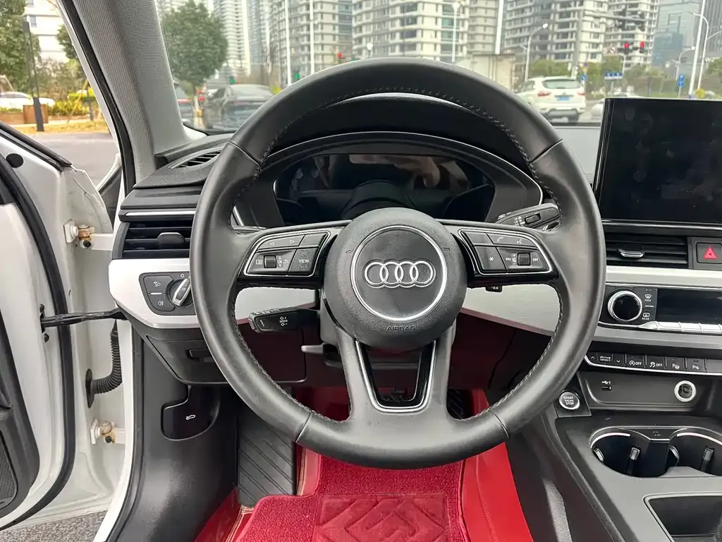Audi A4L 2021 из CN, фото 4