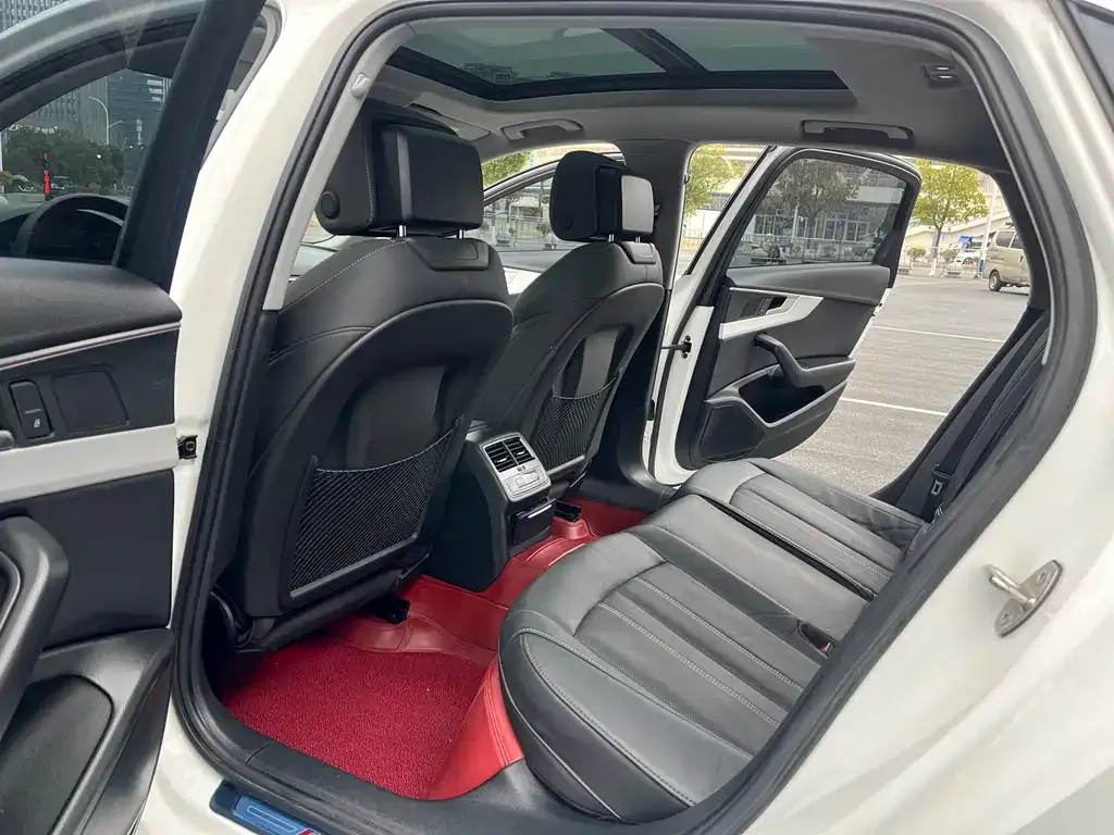 Audi A4L 2021 из CN, фото 7