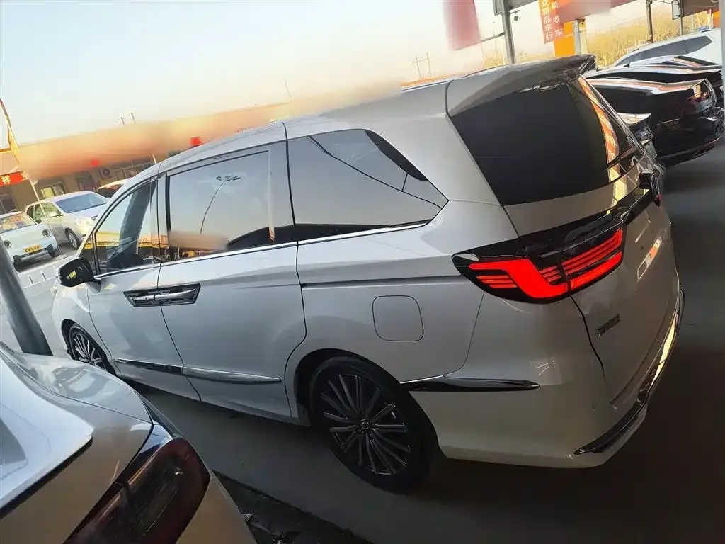 Honda Elysion 2023 из CN, фото 4