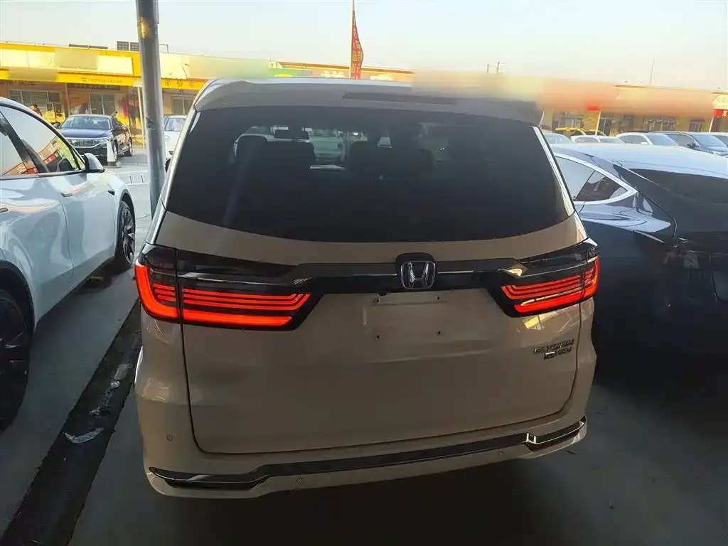 Honda Elysion 2023 из CN, фото 3