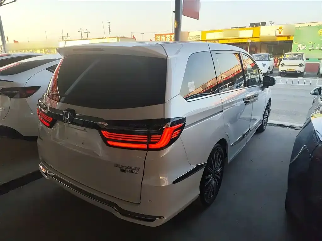 Honda Elysion 2023 из CN, фото 6