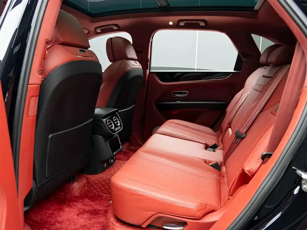 Bentley Bentayga 2024 из CN, фото 10