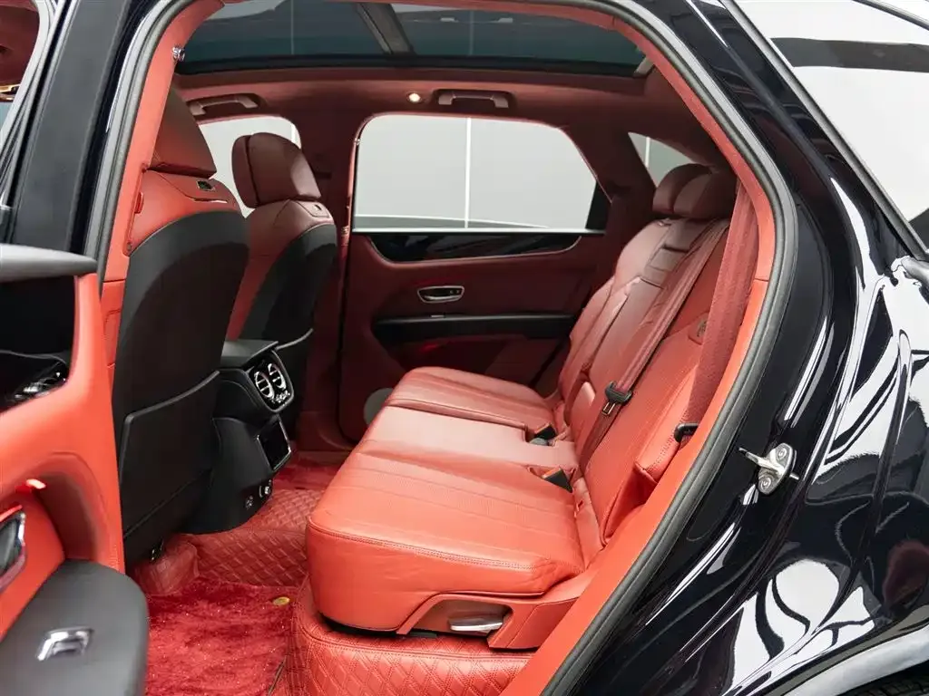 Bentley Bentayga 2024 из CN, фото 8