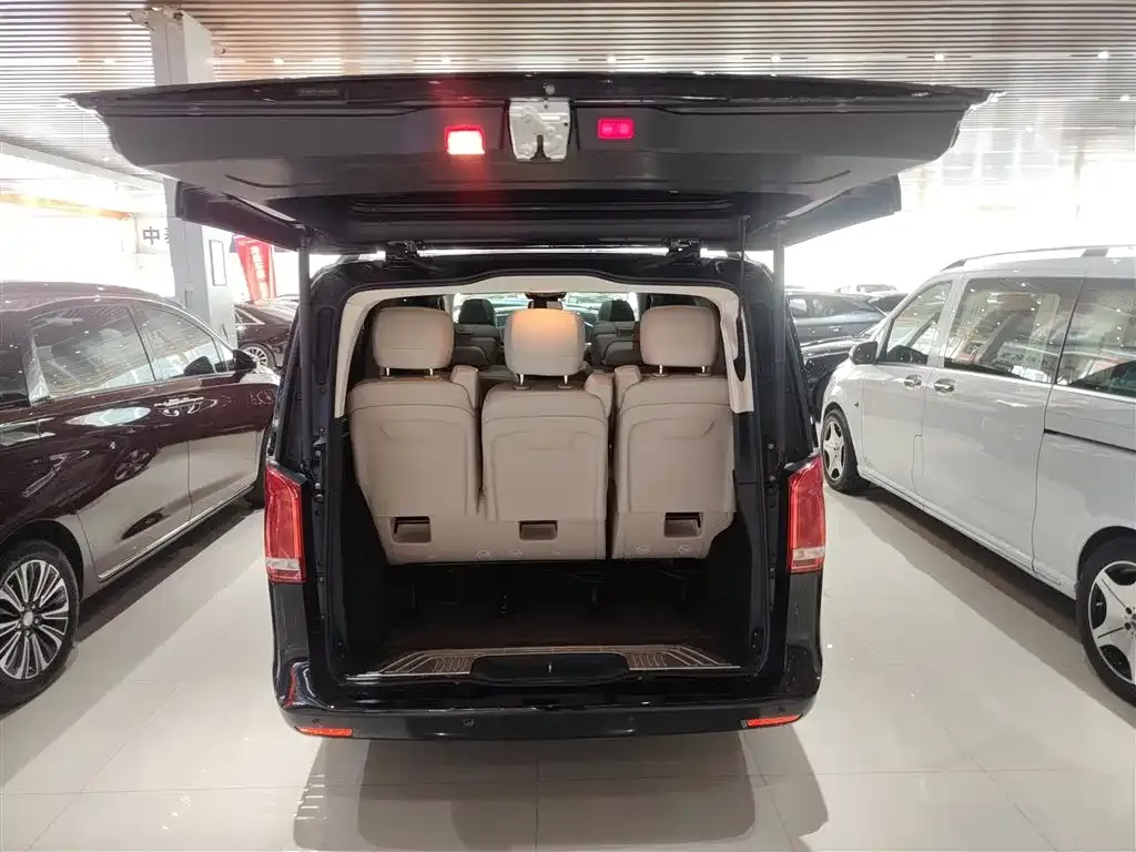 Mercedes-Benz V-Class 2024 из CN, фото 3