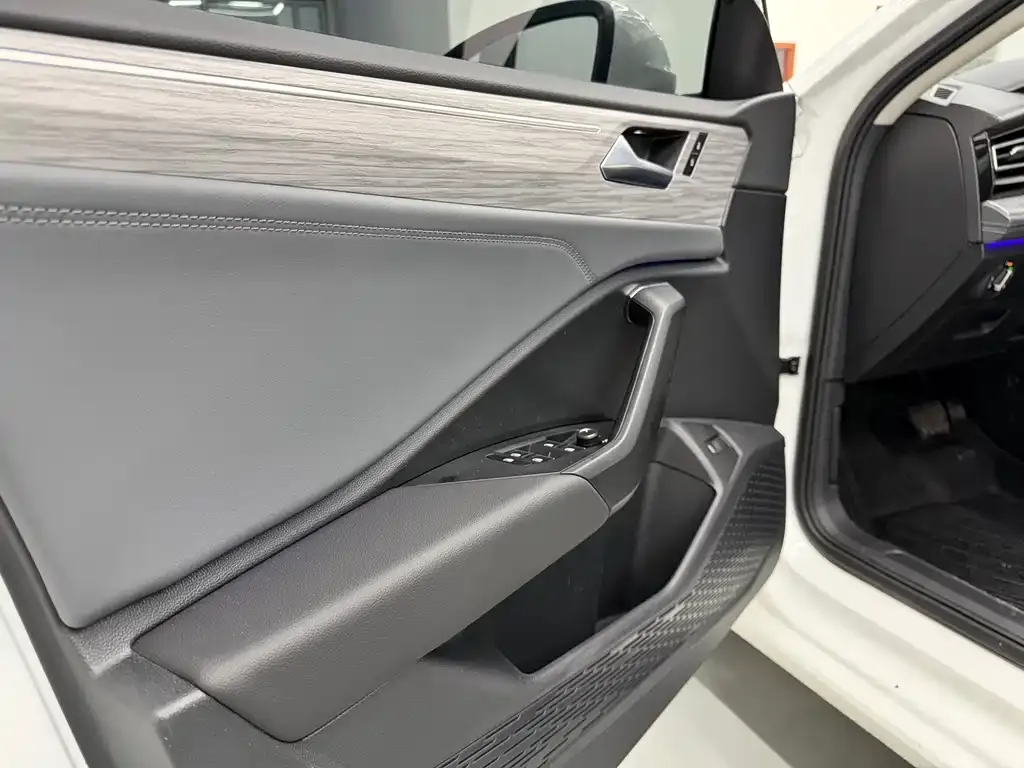 Volkswagen Sagitar 2023 из CN, фото 4