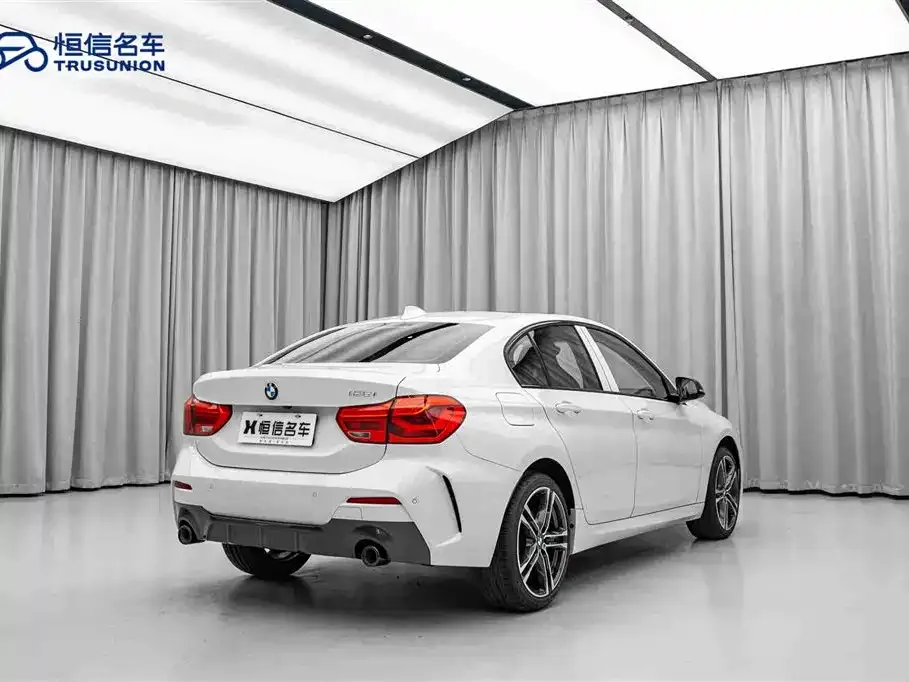 BMW 1 Series 2023 из CN, фото 3
