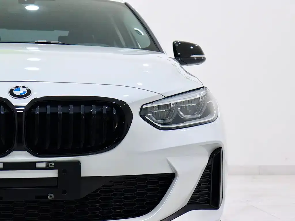 BMW 1 Series 2023 из CN, фото 2