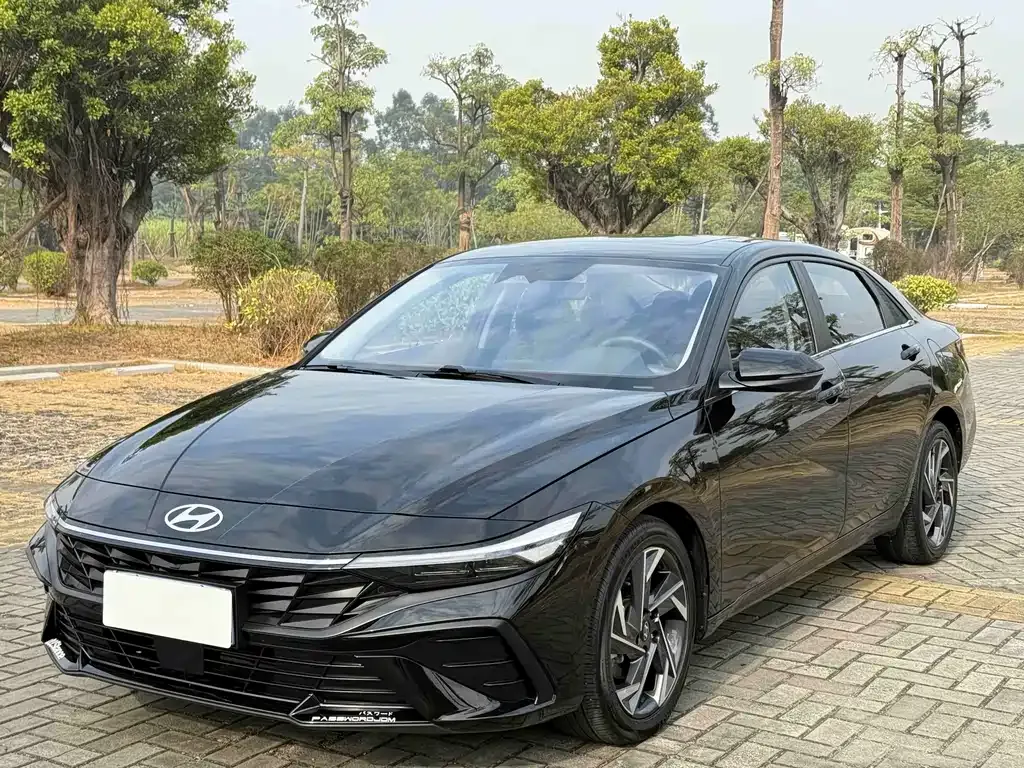 Hyundai Elantra 2023 из CN, фото 1