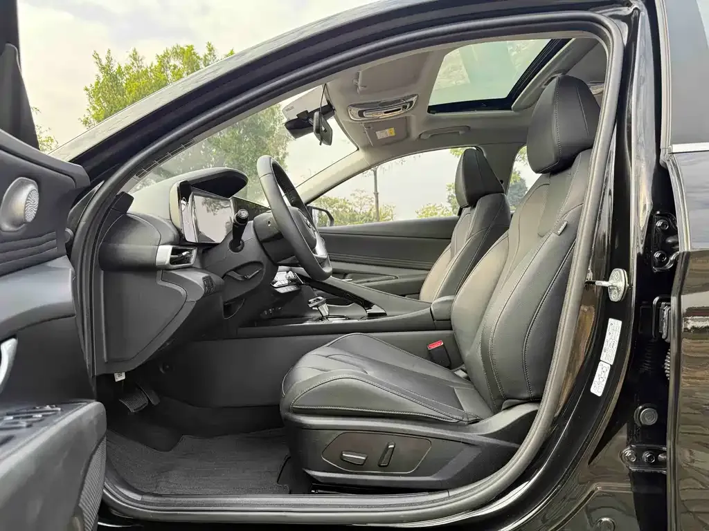 Hyundai Elantra 2023 из CN, фото 8