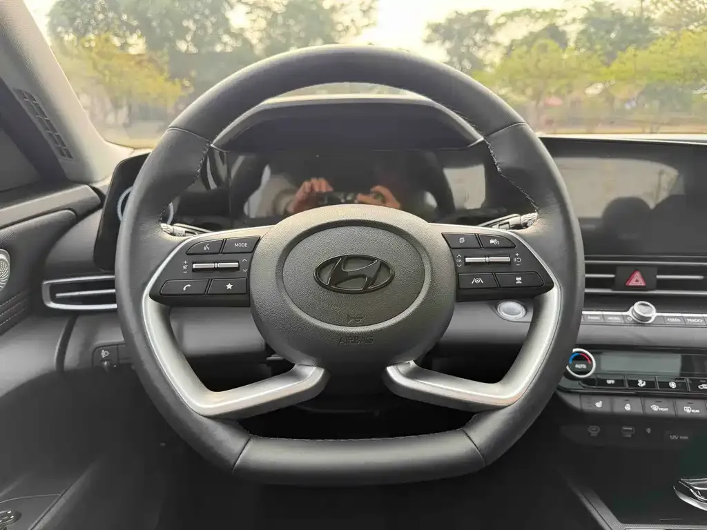 Hyundai Elantra 2023 из CN, фото 3