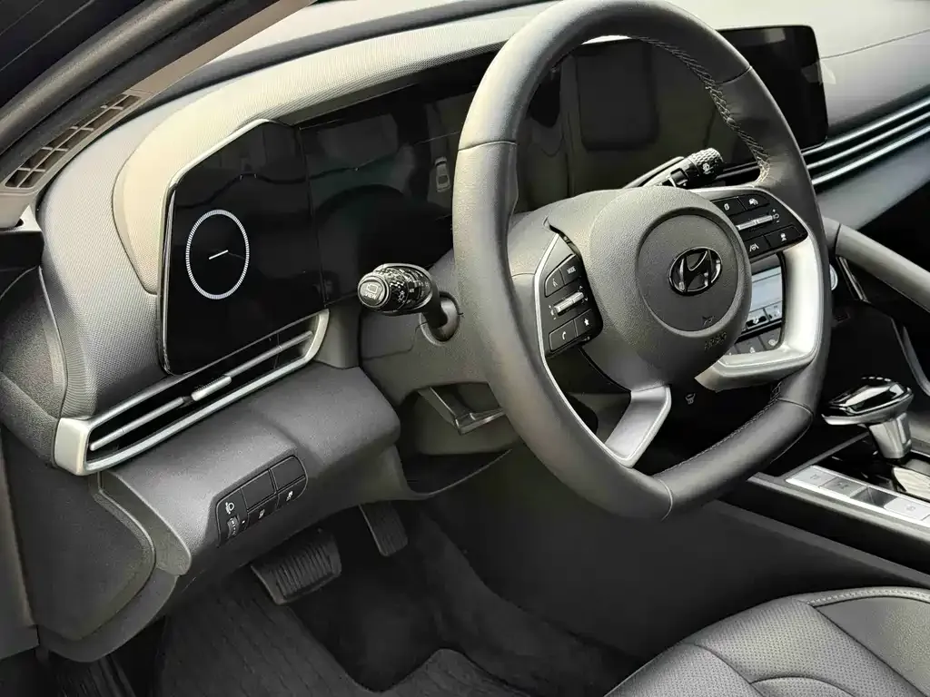 Hyundai Elantra 2023 из CN, фото 5