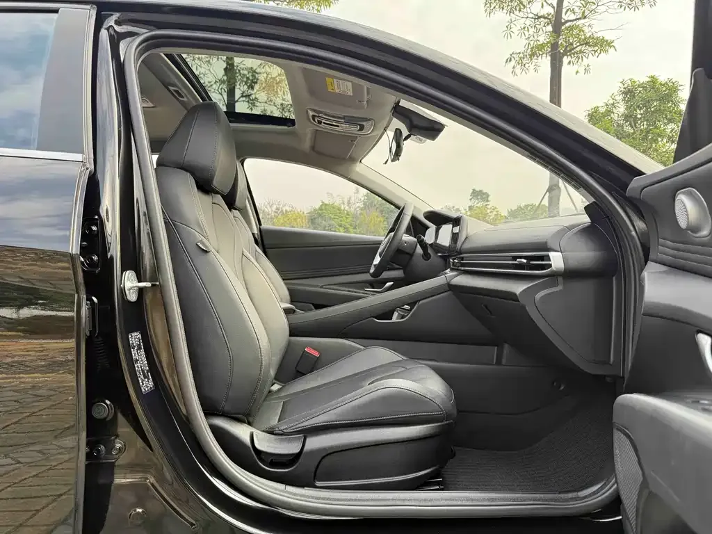 Hyundai Elantra 2023 из CN, фото 4