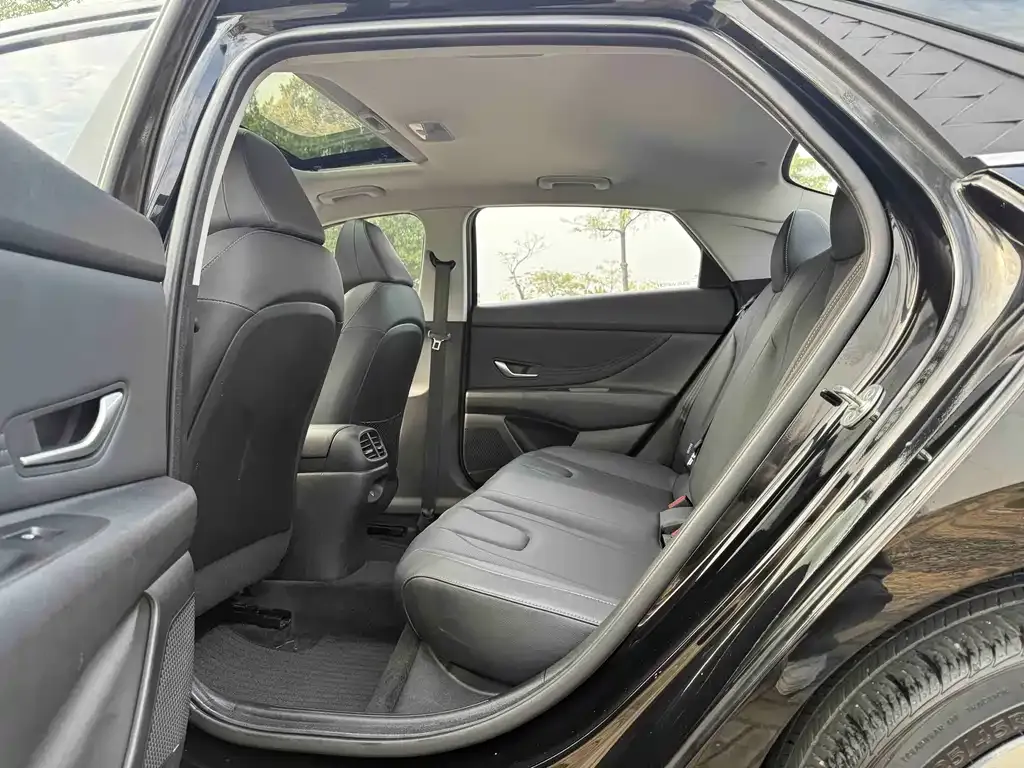 Hyundai Elantra 2023 из CN, фото 6