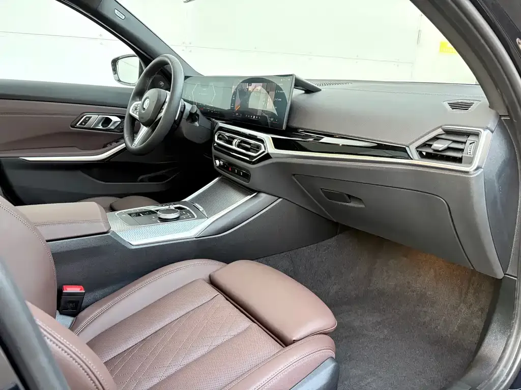 BMW 3 Series 2025 из CN, фото 2