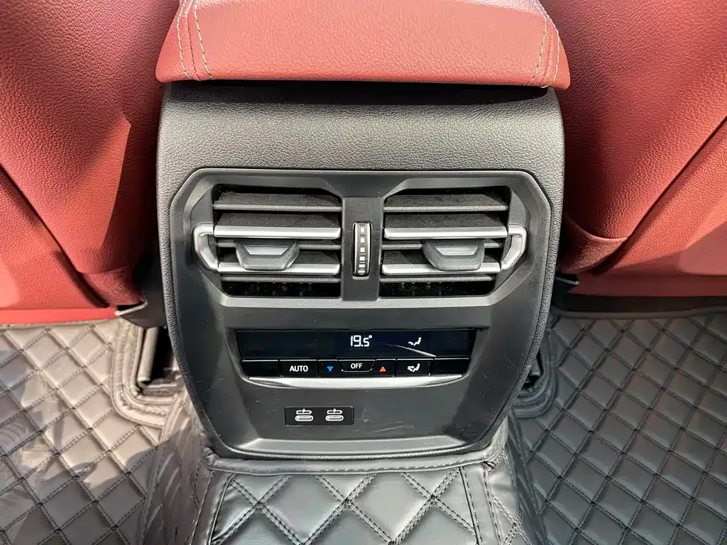 BMW 3 Series 2024 из CN, фото 8