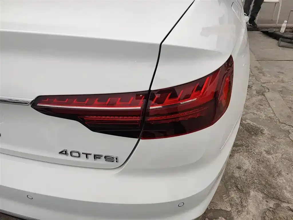 Audi A4L 2023 из CN, фото 2