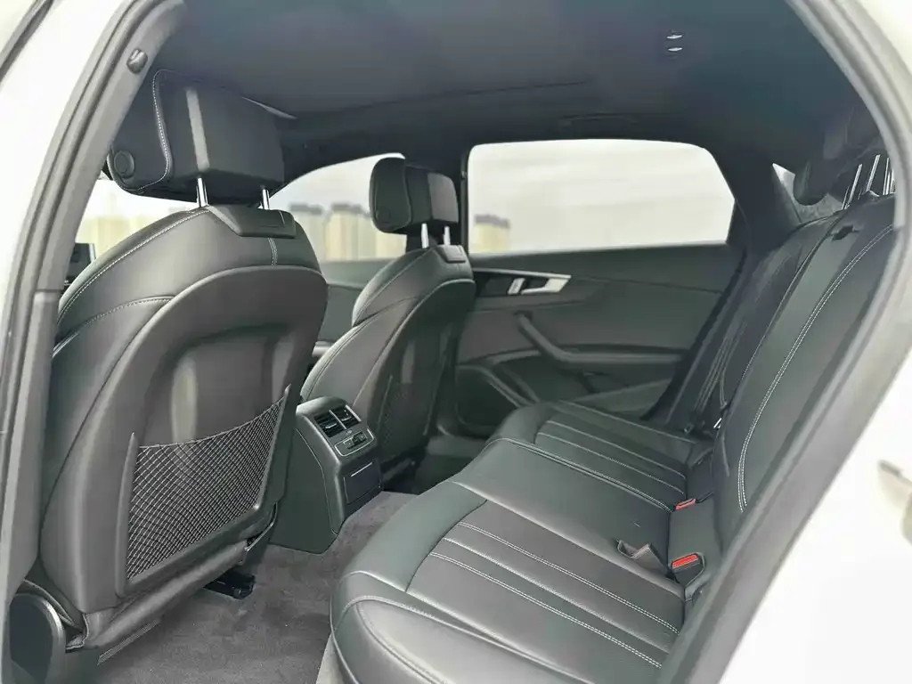 Audi A4L 2025 из CN, фото 2