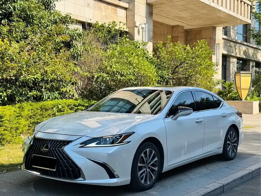 Lexus ES — фото 1