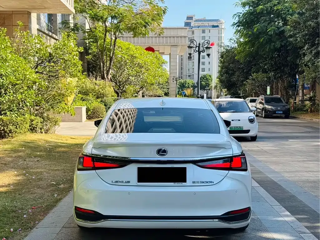 Lexus ES — фото 10