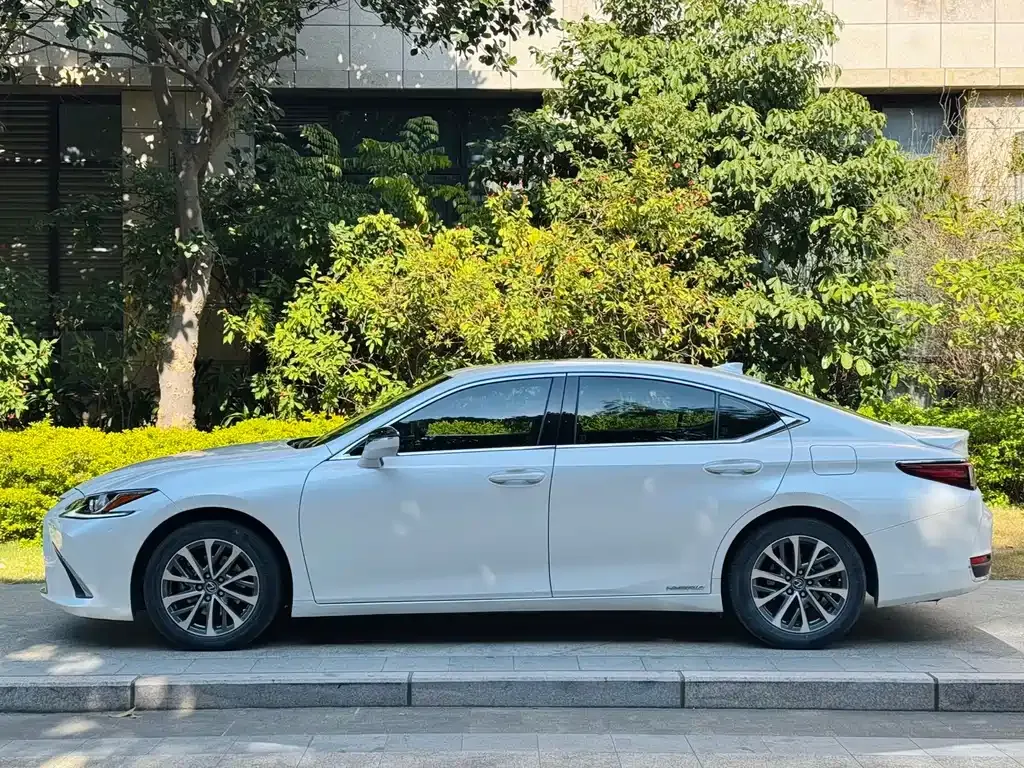 Lexus ES — фото 5