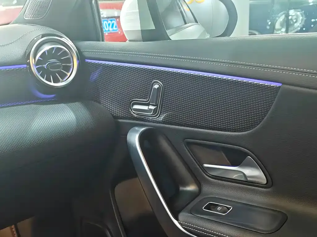 Mercedes-Benz A-Class 2023 из CN, фото 4