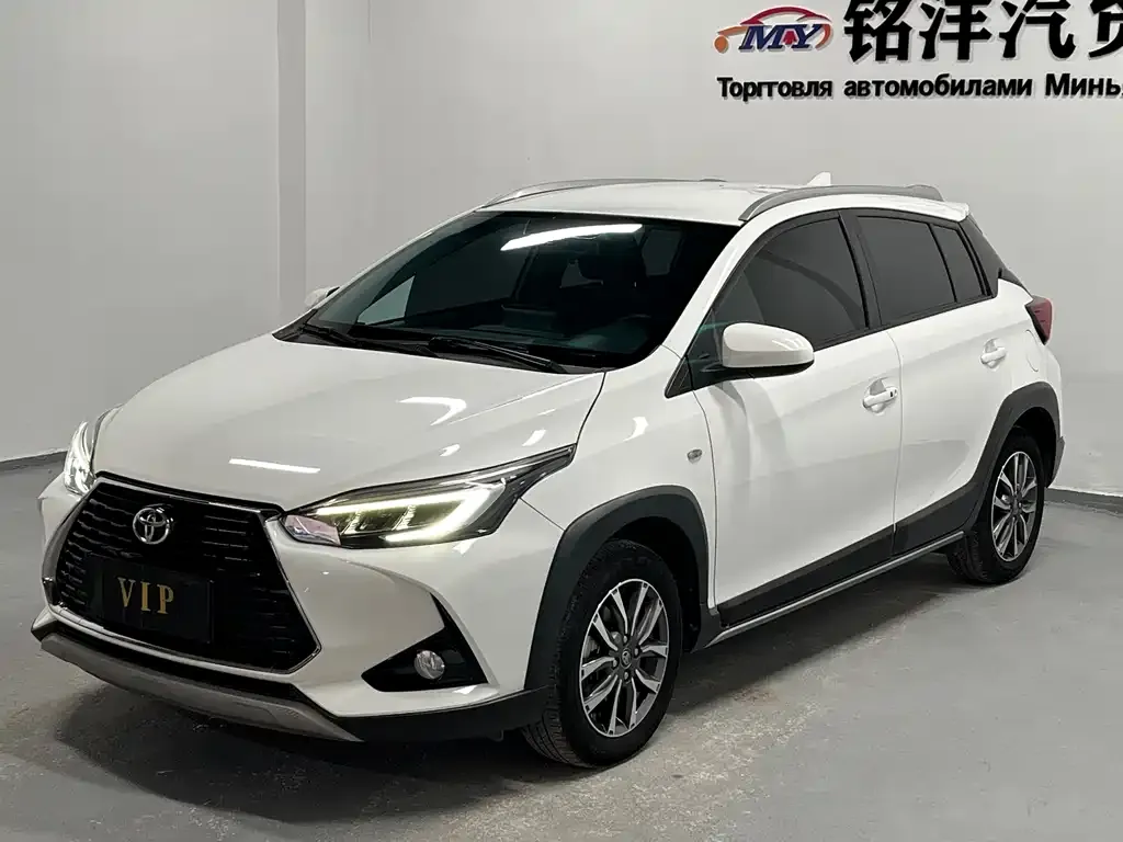 Toyota Yaris L — фото 1