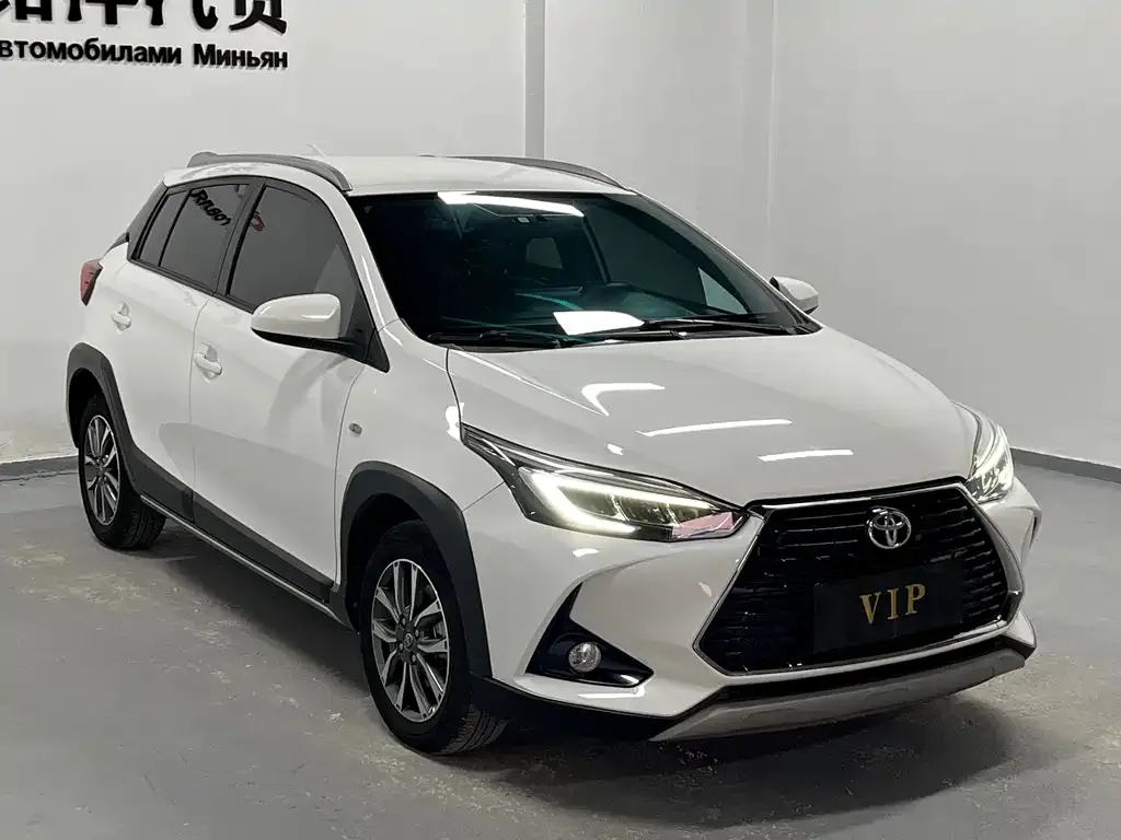Toyota Yaris L — фото 2
