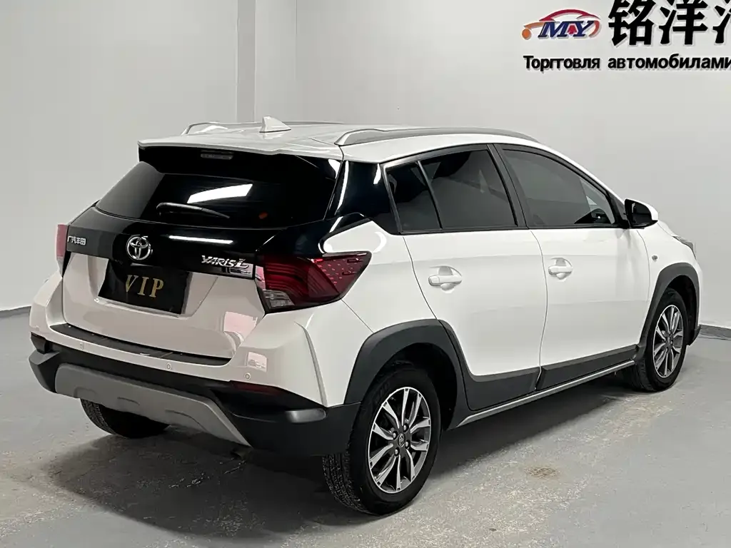 Toyota Yaris L — фото 3