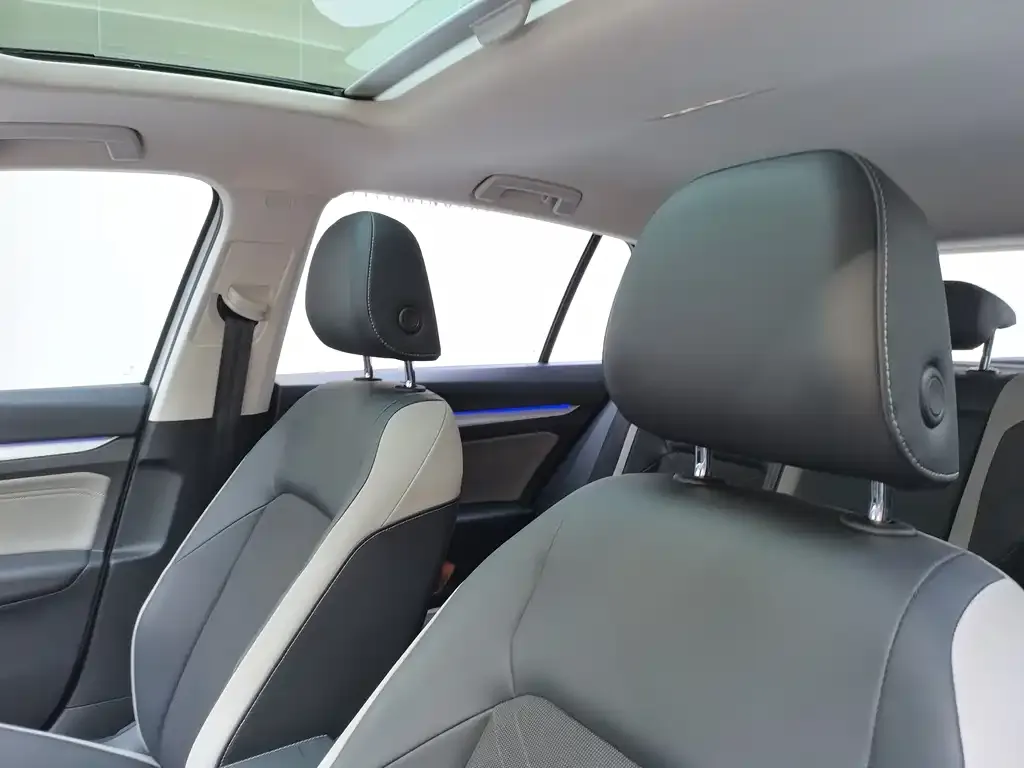 Volkswagen Golf 2023 из CN, фото 8