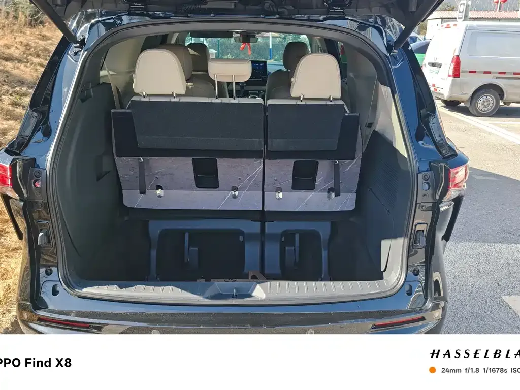 Toyota Granvia 2024 из CN, фото 10