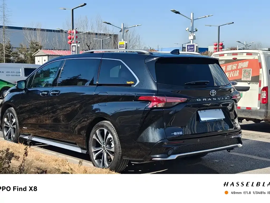 Toyota Granvia 2024 из CN, фото 7