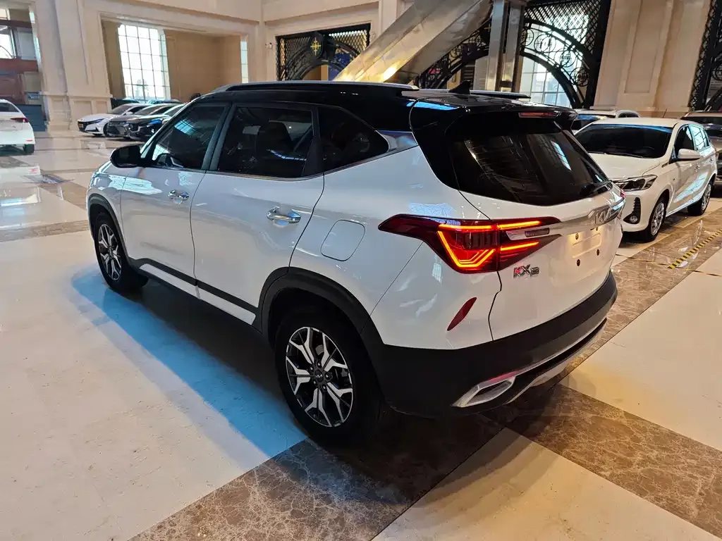 Kia KX3 2022 из CN, фото 8