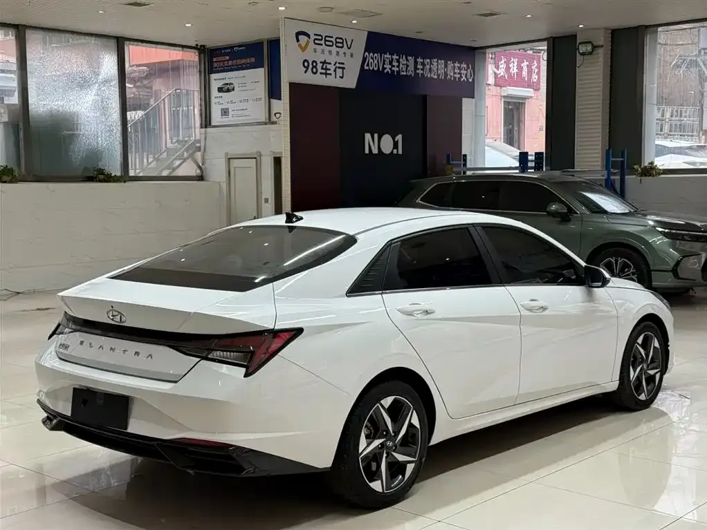 Hyundai Elantra — фото 2
