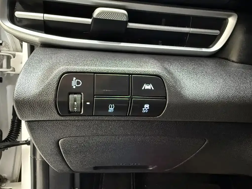 Hyundai Elantra — фото 6