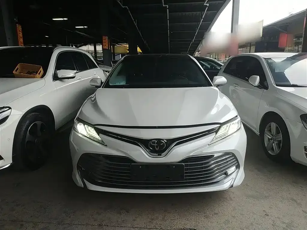 Toyota Camry — фото 3