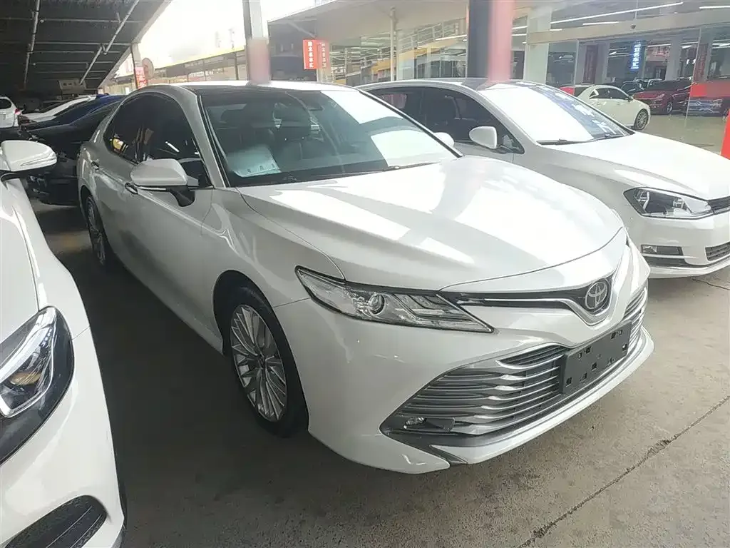 Toyota Camry — фото 4