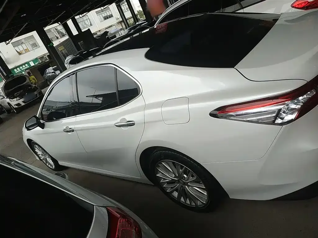 Toyota Camry — фото 5