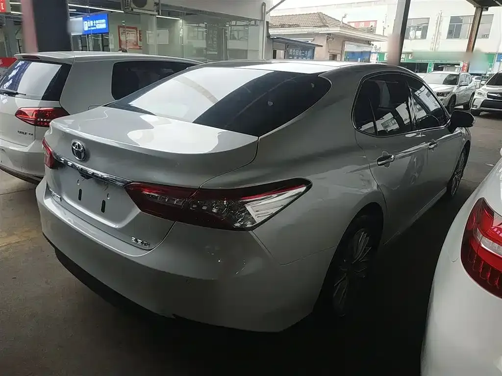 Toyota Camry — фото 7