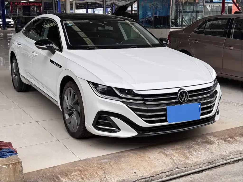 Volkswagen CC 2023 из CN, фото 9
