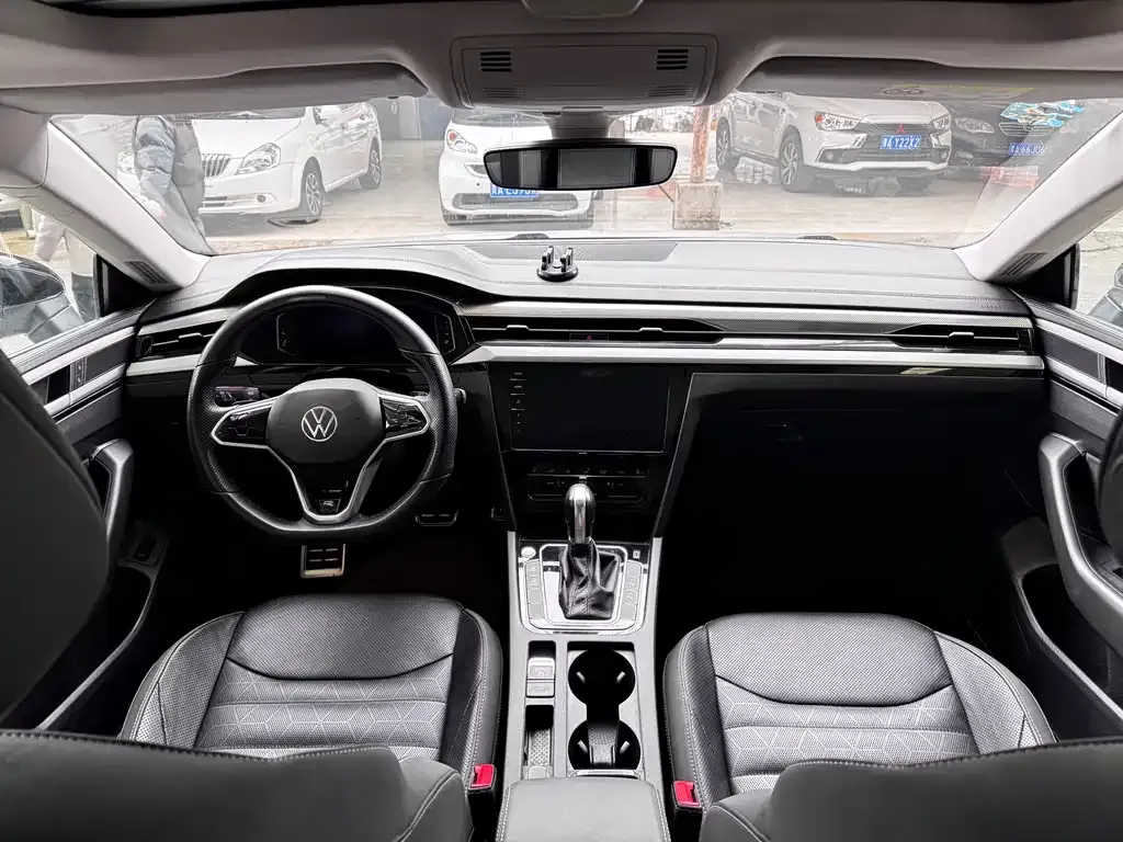 Volkswagen CC 2023 из CN, фото 2